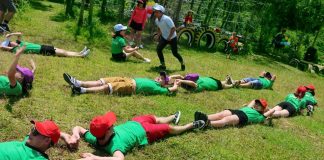 Tổng hợp 30 trò chơi cắm trại team building thú vị